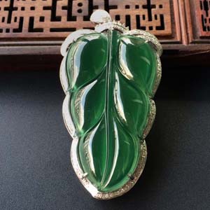 (超值推荐)冰种蓝水镶白金钻石玉叶胸坠