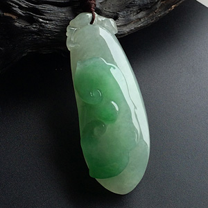 糯冰种飘翠福瓜挂件