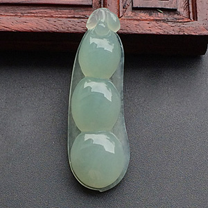糯冰种晴水四季豆挂件