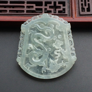 冰种淡晴水龙牌挂件