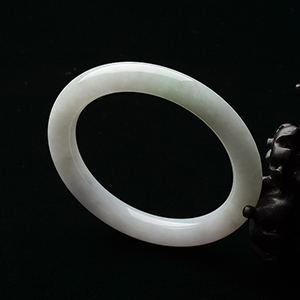 (超值推荐)糯冰种淡晴水圆条手镯(56.8mm)
