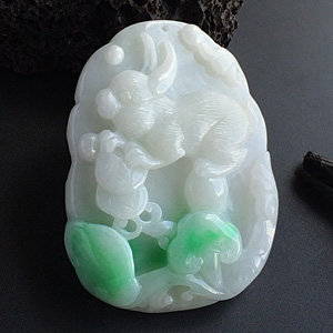 （超值推荐）糯冰种飘翠玉兔挂件