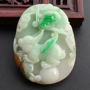 糯冰种飘翠褐黄翡玉兔挂件