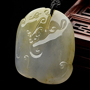冰种淡黄翡仿古龙牌