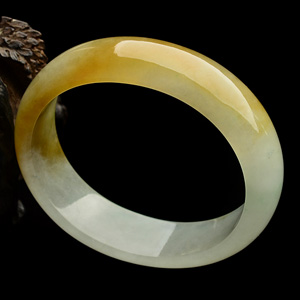 糯冰种黄翡贵妃镯（47.3-52.8mm）