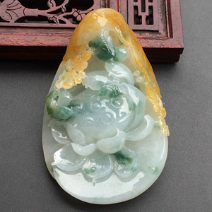 （超值推荐）糯冰种黄翡飘花年年有余挂件