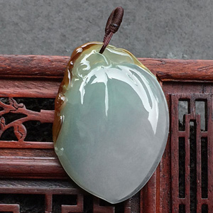 (超值推荐)冰种晴水褐黄翡寿桃挂件