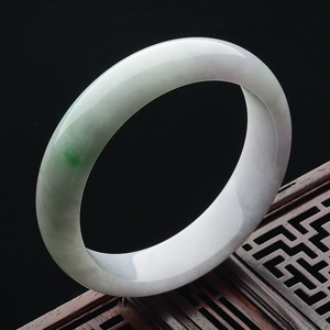 (超值推荐)糯冰种春带彩手镯(56.8mm)