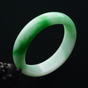 (超值推荐)糯冰种飘阳绿手镯(55.3mm)