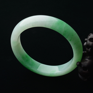 (超值推荐)糯冰种飘翠手镯(56.4mm)
