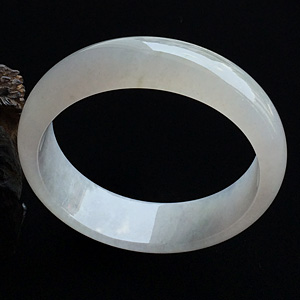 糯冰种淡晴水手镯(57.8mm)