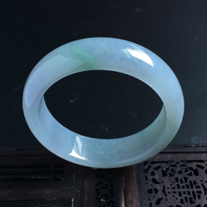 （超值推荐）糯冰种淡春带彩手镯（57mm）