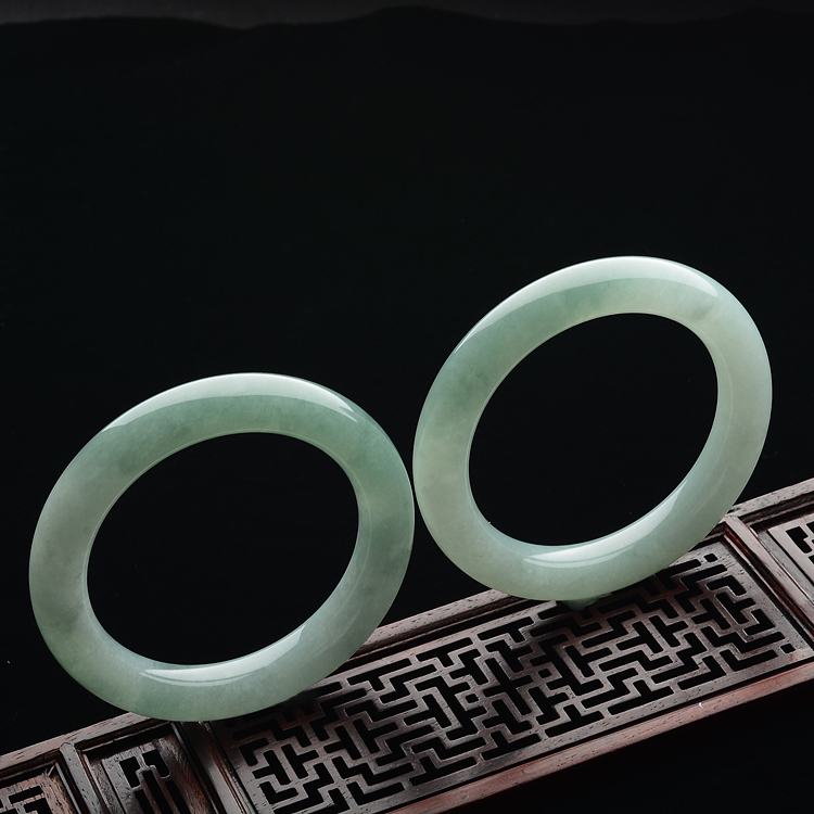 (超值推荐)糯冰种蓝晴水圆条手镯(一对)(55.6mm/55.7mm)