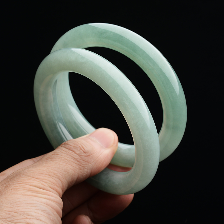 (超值推荐)糯冰种蓝晴水圆条手镯(一对)(55.6mm/55.7mm)