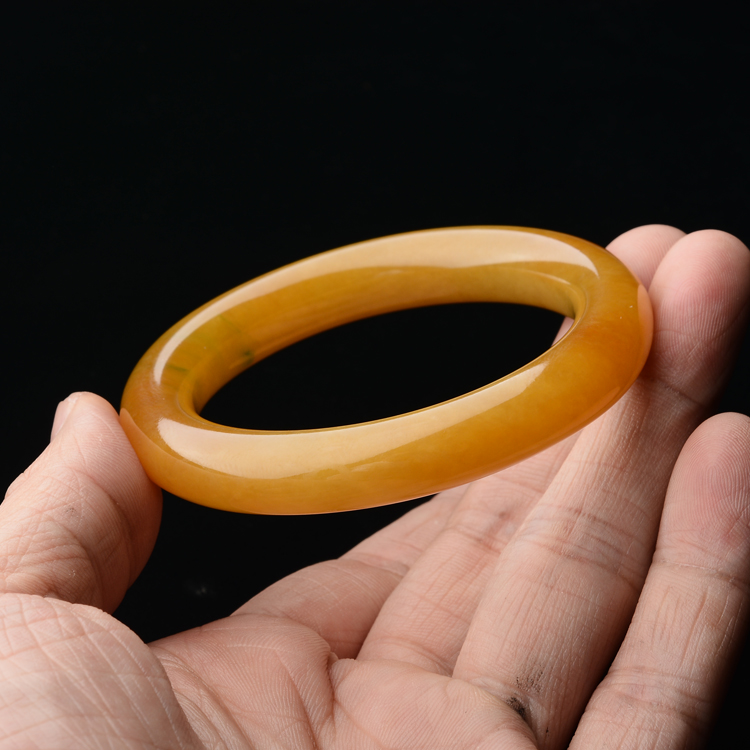 (超值推荐)糯冰种鸡油黄圆条手镯(51mm)