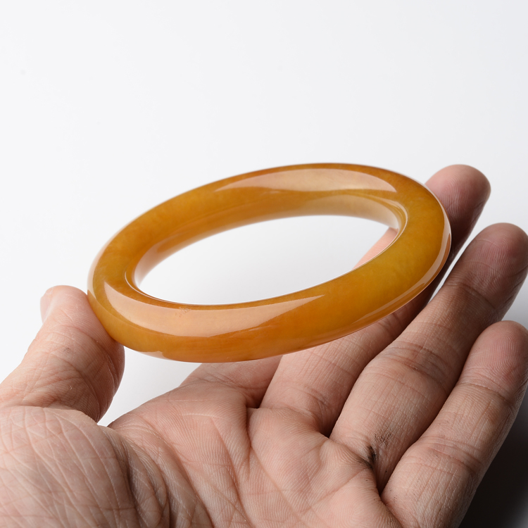 (超值推荐)糯冰种鸡油黄圆条手镯(55.5mm)