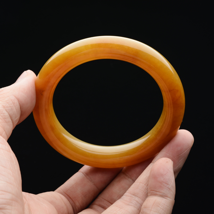 (超值推荐)糯冰种鸡油黄圆条手镯(55.5mm)