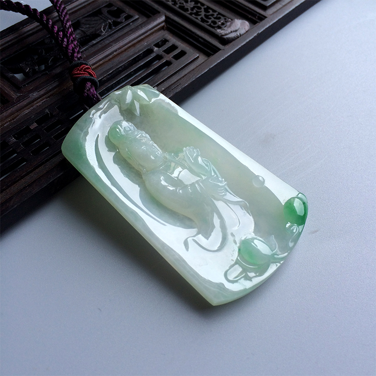 糯冰种晴水飘翠观音挂件