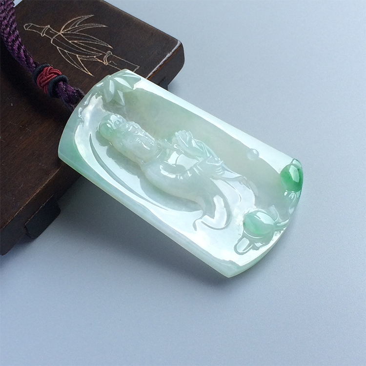 糯冰种晴水飘翠观音挂件