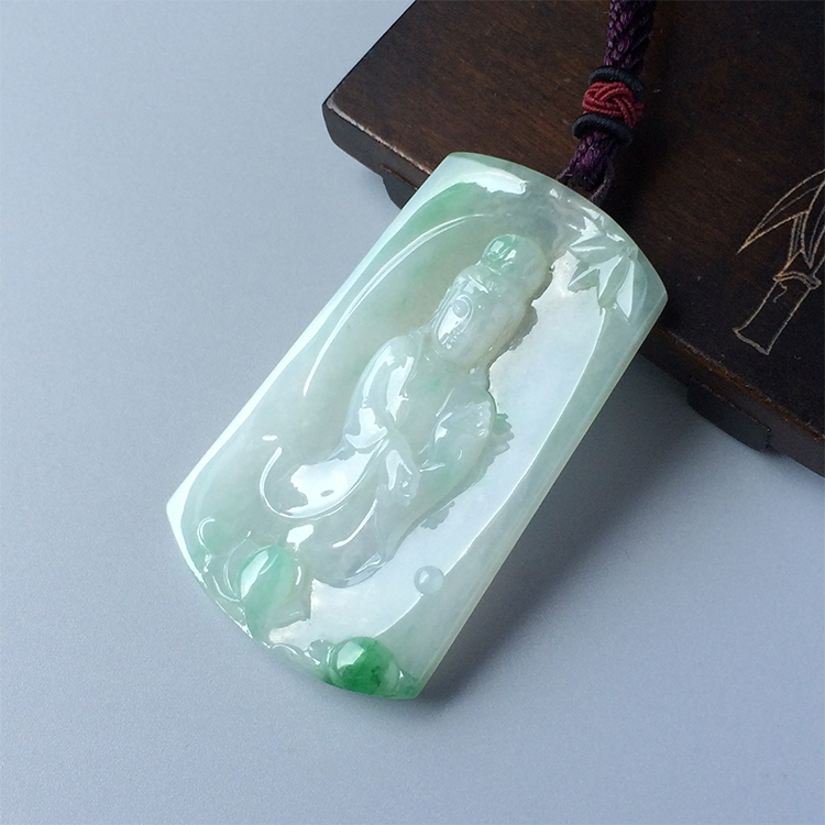 糯冰种晴水飘翠观音挂件