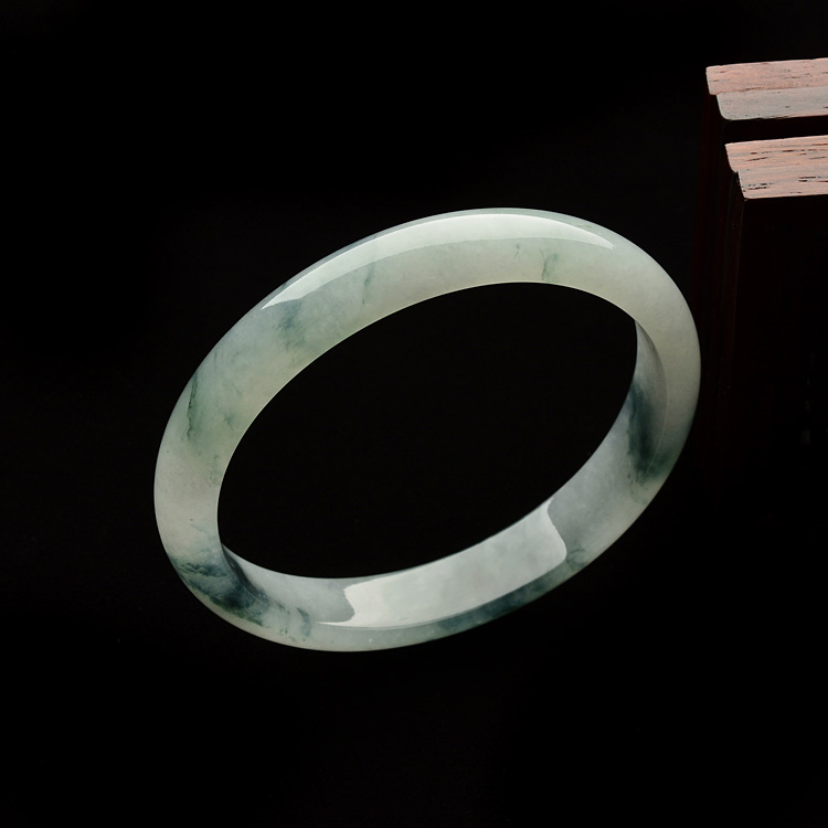 糯冰种飘花贵妃手镯(51.8-57.5mm)