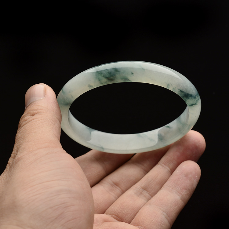 糯冰种飘花贵妃手镯(51.8-57.5mm)