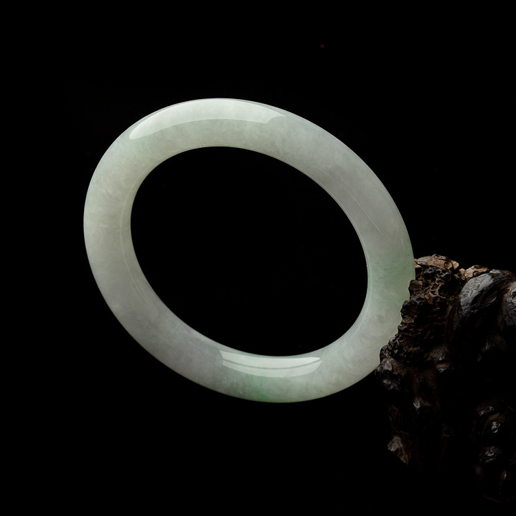 （超值推荐）糯冰种略飘花圆条手镯（57.4mm）
