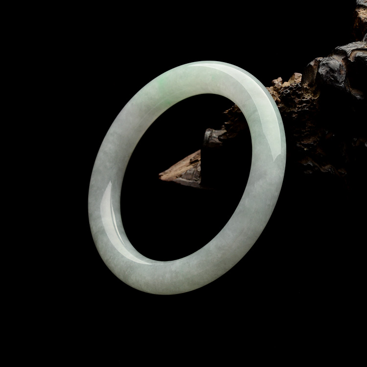 （超值推荐）糯冰种略飘花圆条手镯（57.4mm）