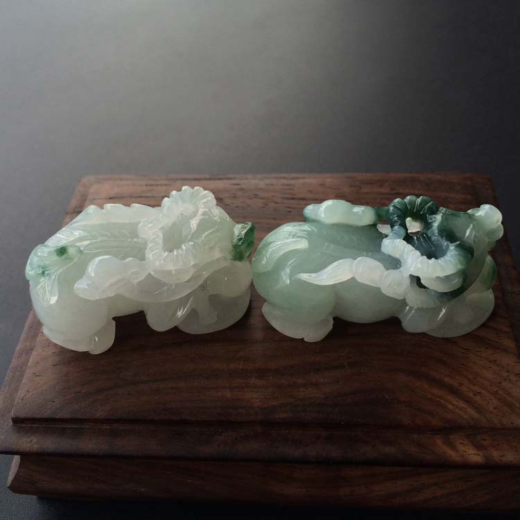 (超值推荐)糯冰种飘花生肖牛挂件(一对)