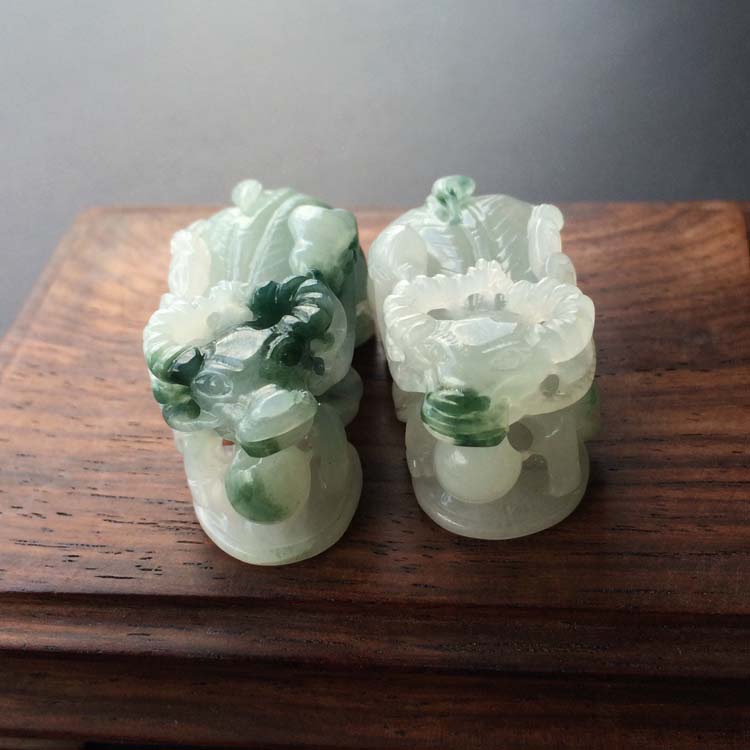 (超值推荐)糯冰种飘花生肖牛挂件(一对)