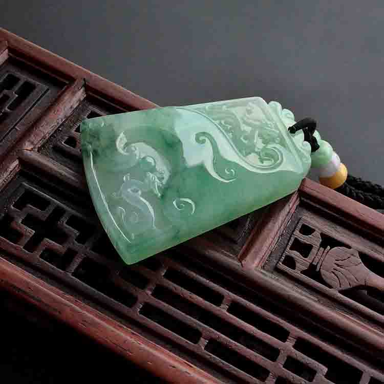 糯冰种飘花仿古龙凤牌挂件