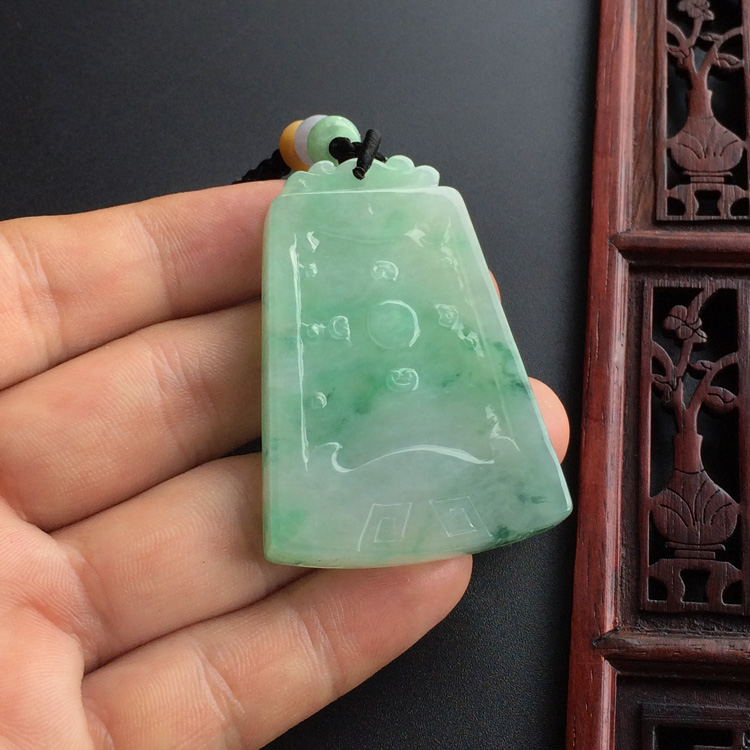 糯冰种飘花仿古龙凤牌挂件