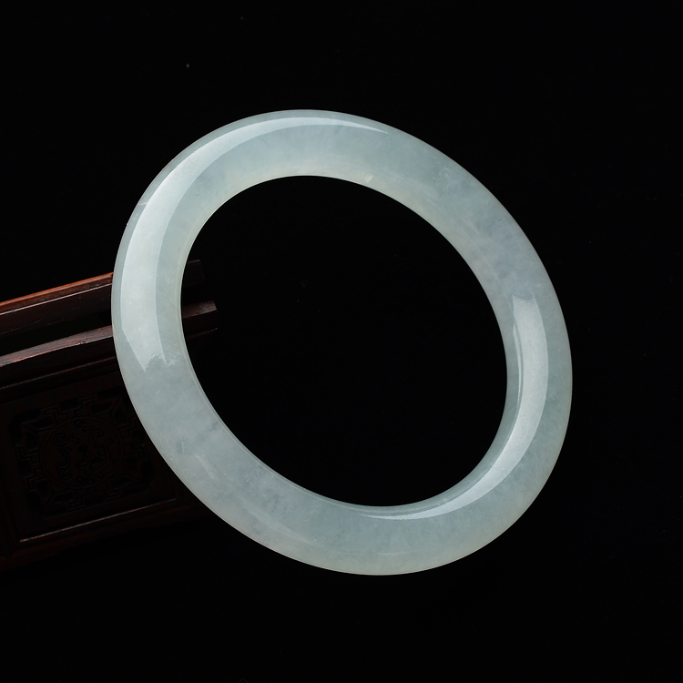 (超值推荐)冰种淡晴水圆条手镯(57.7mm)