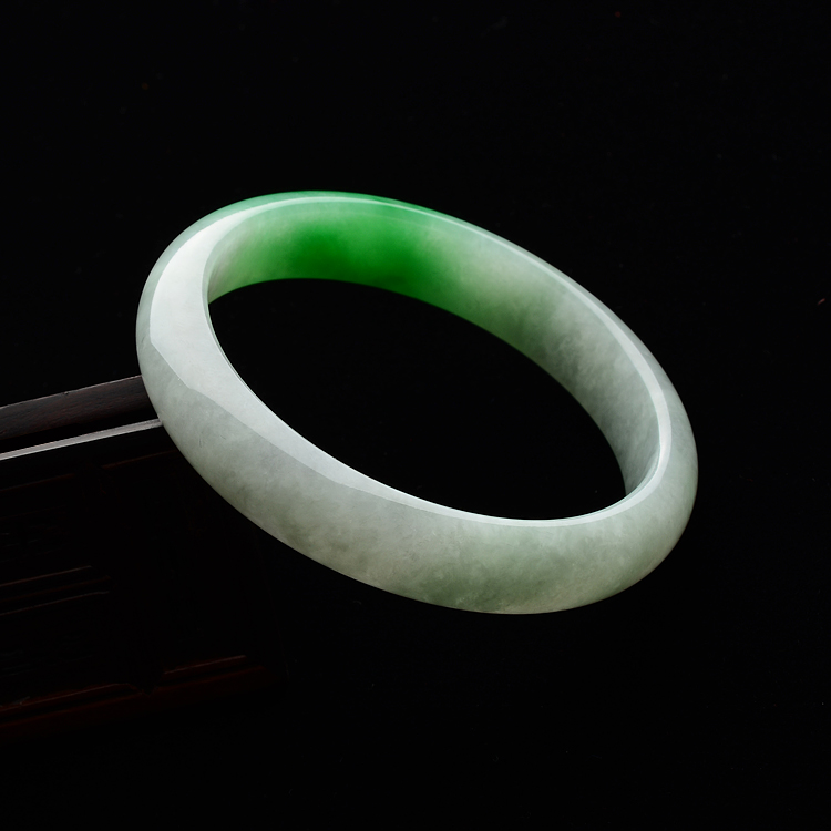 (超值推荐)糯冰种晴水飘翠手镯(57.3mm)