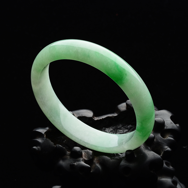 (超值推荐)糯冰种翠色手镯(55.4mm)