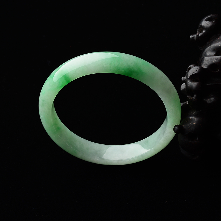 (超值推荐)糯冰种翠色手镯(55.4mm)