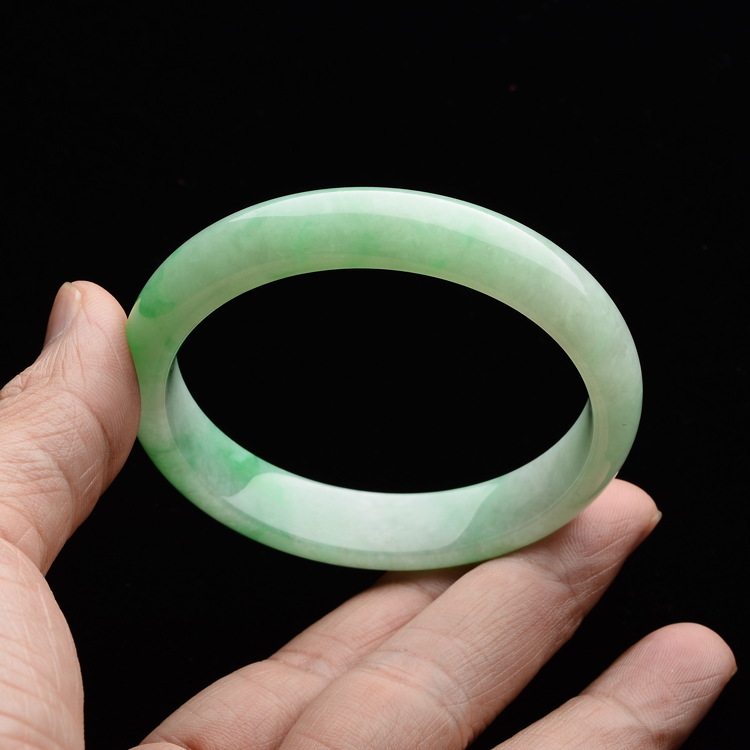 (超值推荐)糯冰种翠色手镯(55.4mm)