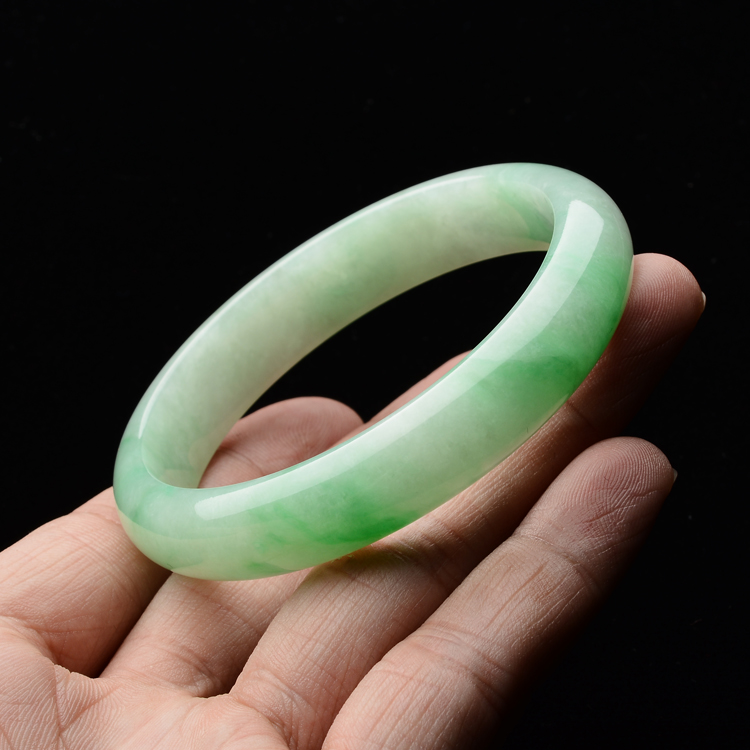 (超值推荐)糯冰种翠色手镯(55.4mm)