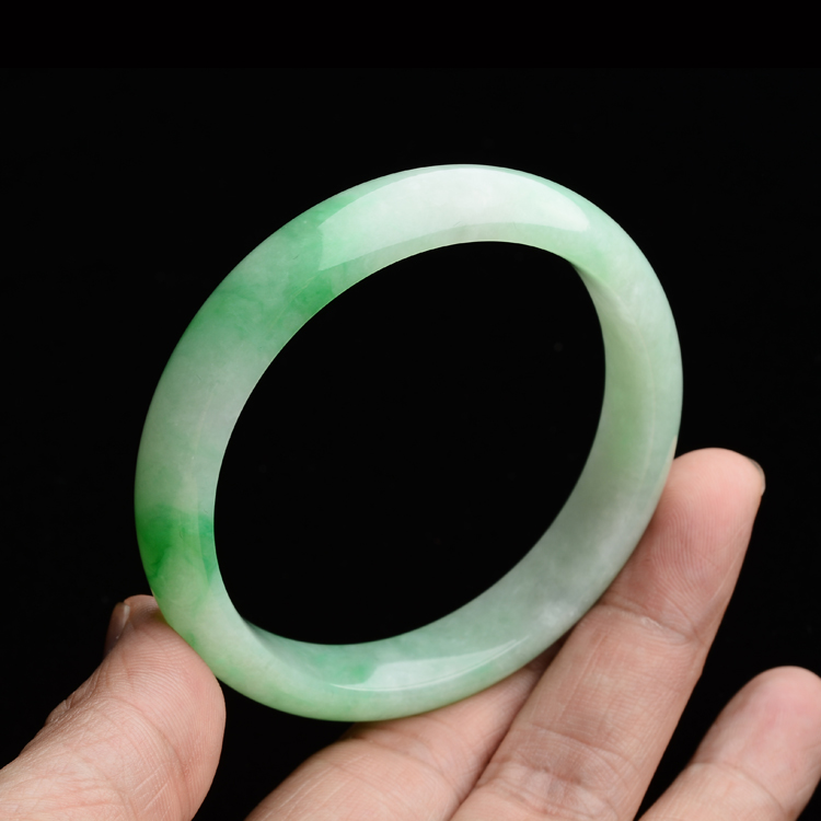 (超值推荐)糯冰种翠色手镯(55.4mm)