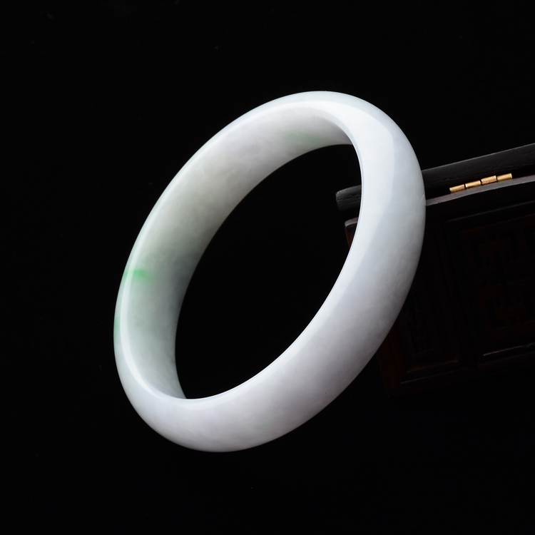 (超值推荐)糯冰种白底青手镯(58.6mm)