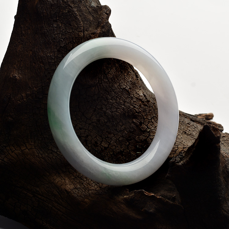 糯冰种淡春带彩圆条手镯(55mm)
