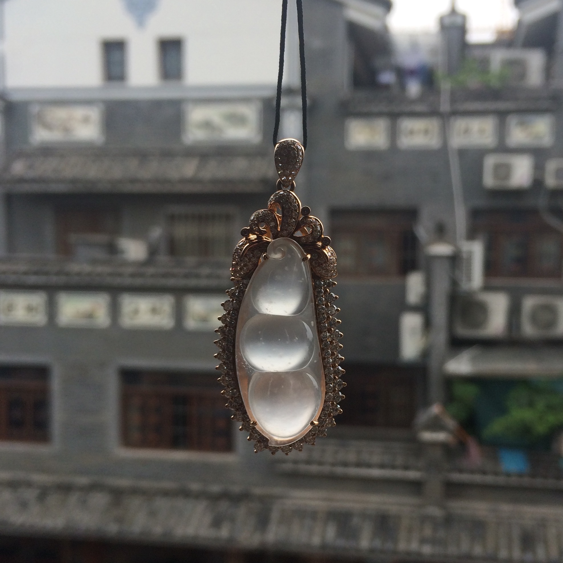 (超值推荐)玻璃种无色镶玫瑰金钻石福豆胸坠
