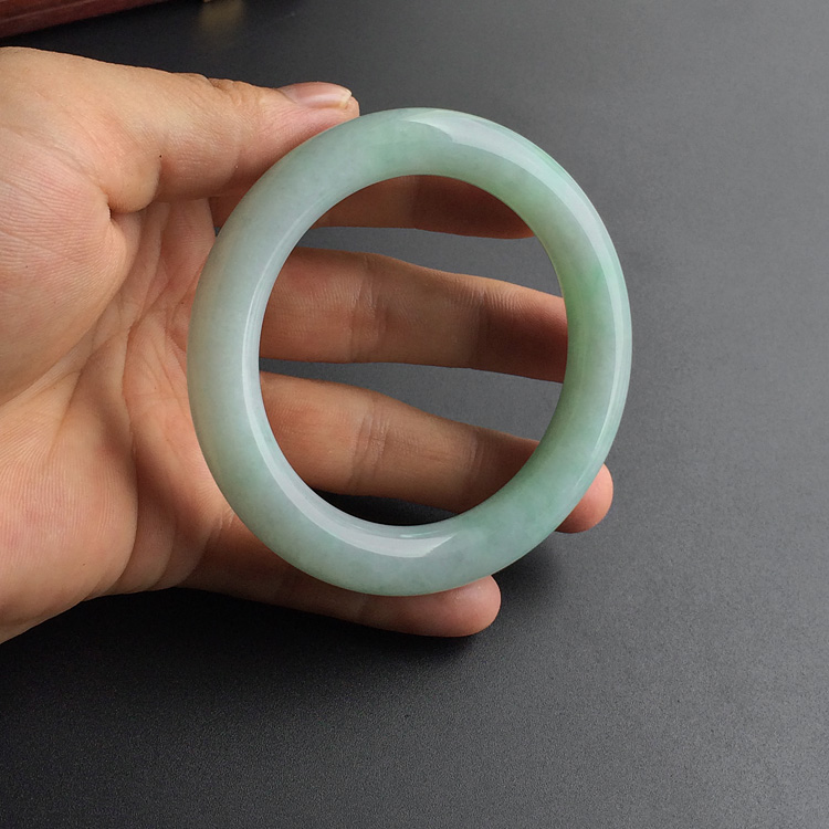 (超值推荐)糯冰种晴水圆条手镯(56.5mm)
