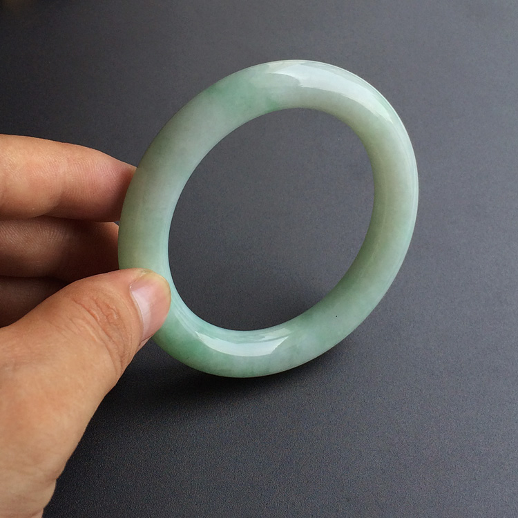 (超值推荐)糯冰种晴水圆条手镯(56.5mm)