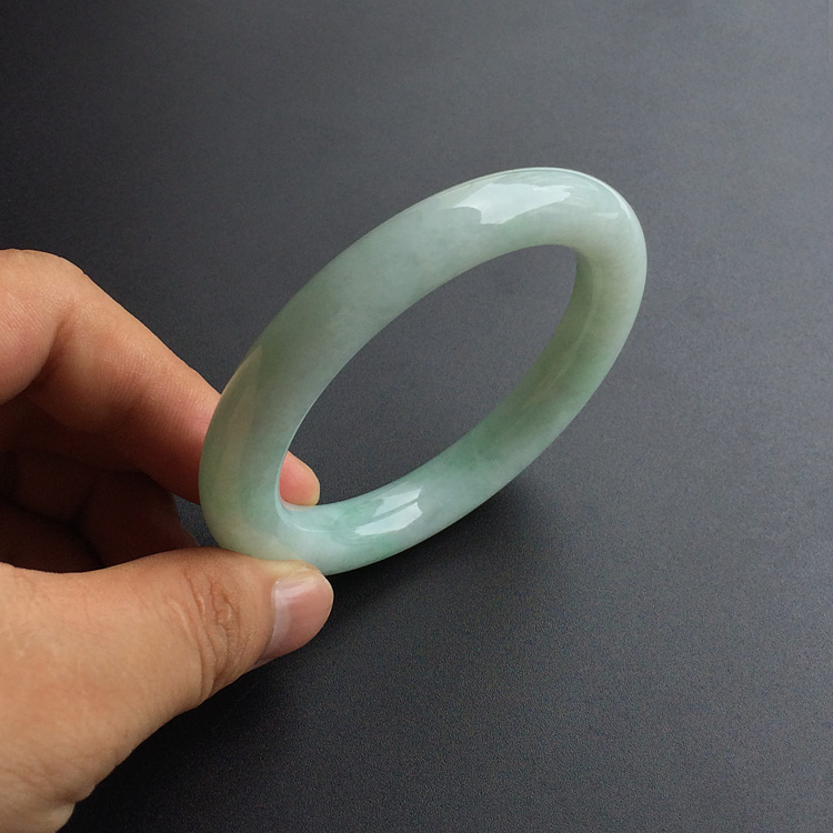 (超值推荐)糯冰种晴水圆条手镯(56.5mm)