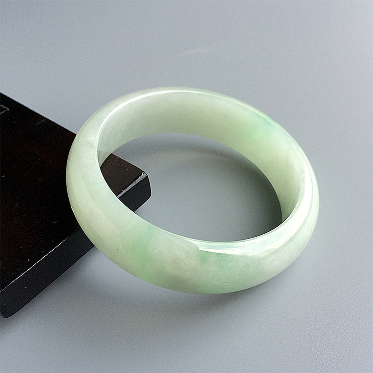 糯冰种晴水略飘翠手镯（56.3mm）