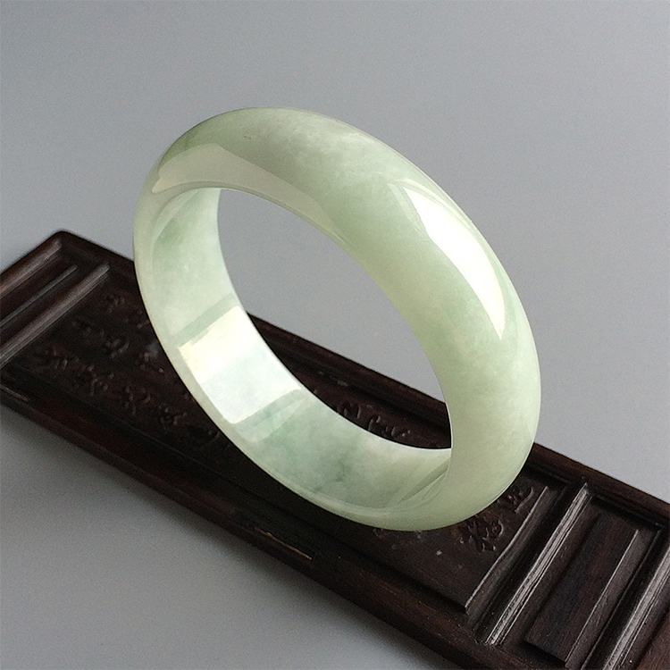 糯冰种淡晴水手镯（58.2mm）