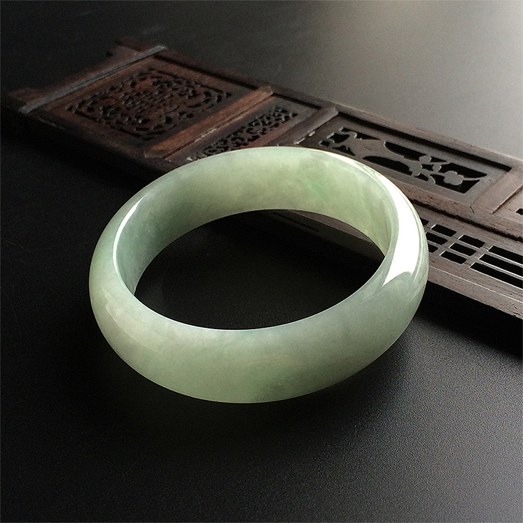 糯冰种淡晴水手镯（58.2mm）