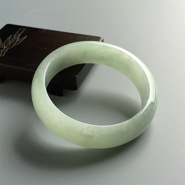 糯冰种淡晴水手镯（58.2mm）