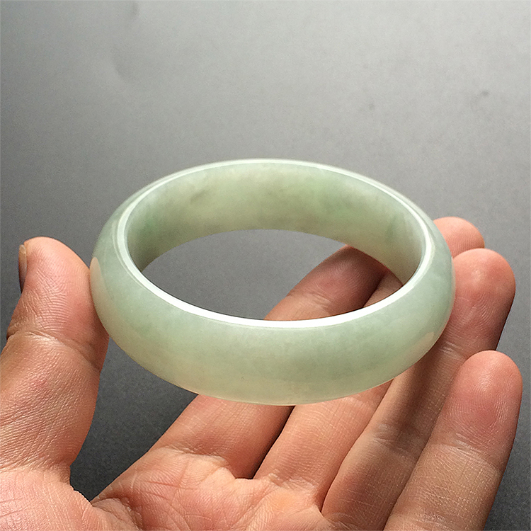 糯冰种淡晴水手镯（58.2mm）
